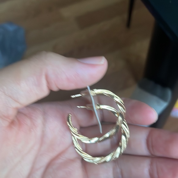 earrings - Picture 2 of 3